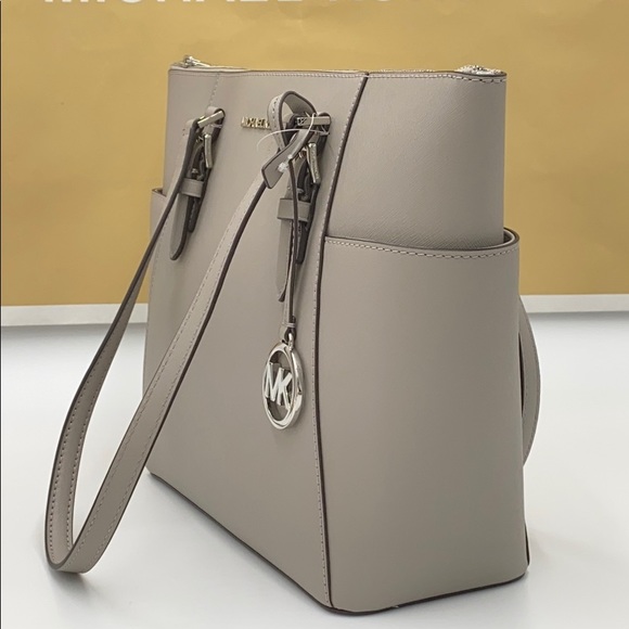 MICHAEL KORS CHARLOTTE LARGE TZ TOTE PEARL GREY - Picture 8 of 16
